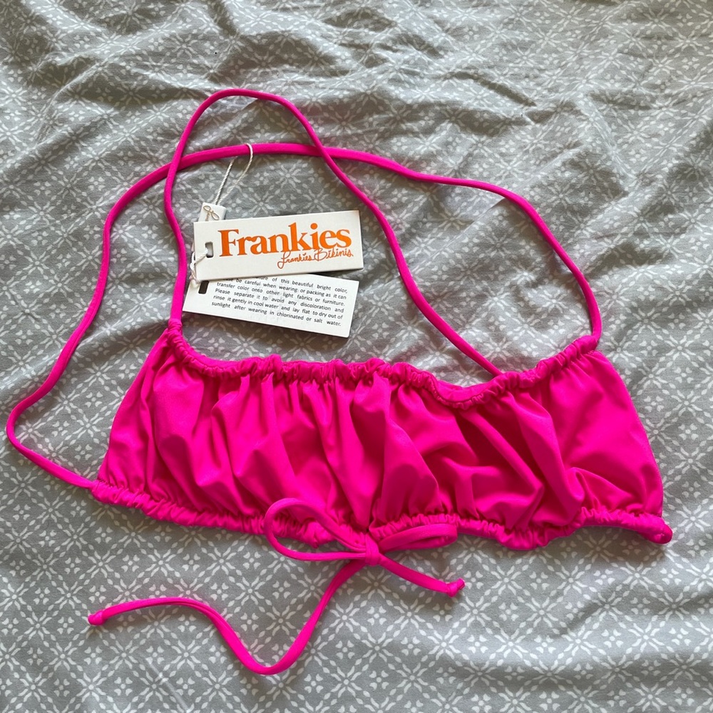 Frankies Bikini’s dreamy top in fuchsia